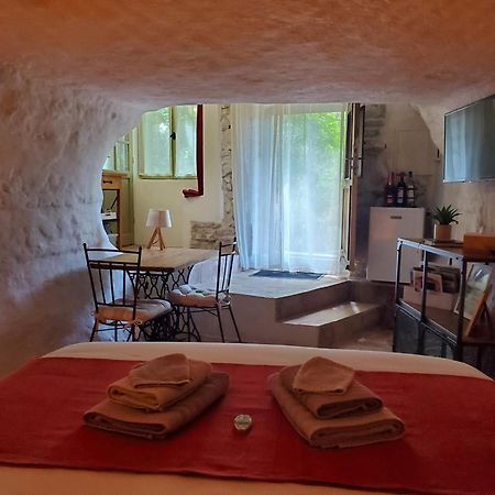 Moulin De Bonfilhon Bed and Breakfast Cornillon-Confoux Εξωτερικό φωτογραφία