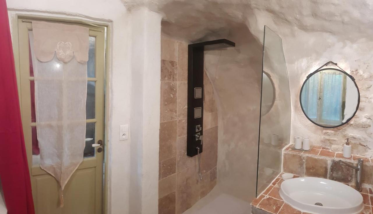 Moulin De Bonfilhon Bed and Breakfast Cornillon-Confoux Εξωτερικό φωτογραφία