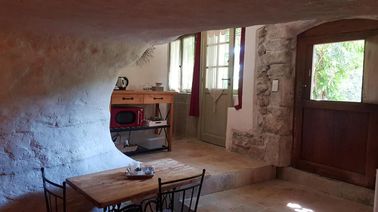 Moulin De Bonfilhon Bed and Breakfast Cornillon-Confoux Εξωτερικό φωτογραφία
