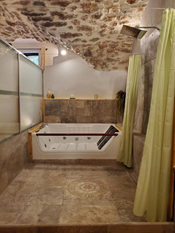 Moulin De Bonfilhon Bed and Breakfast Cornillon-Confoux Εξωτερικό φωτογραφία